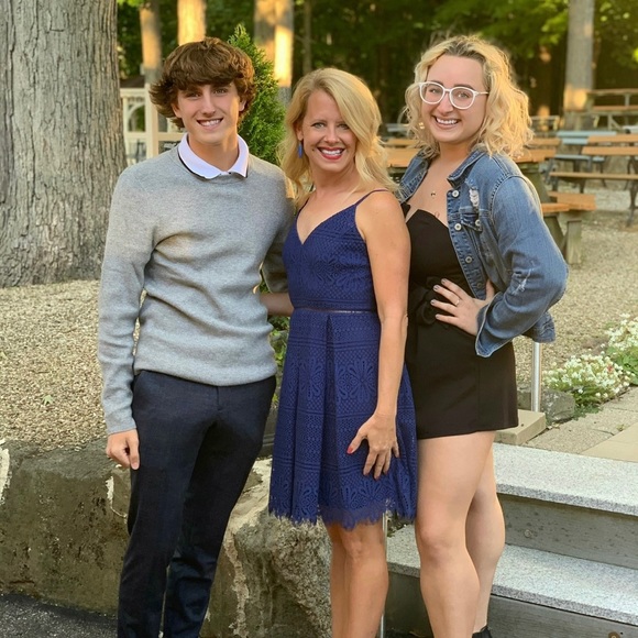 Meet your Posher, Liz - Picture 3 of 5